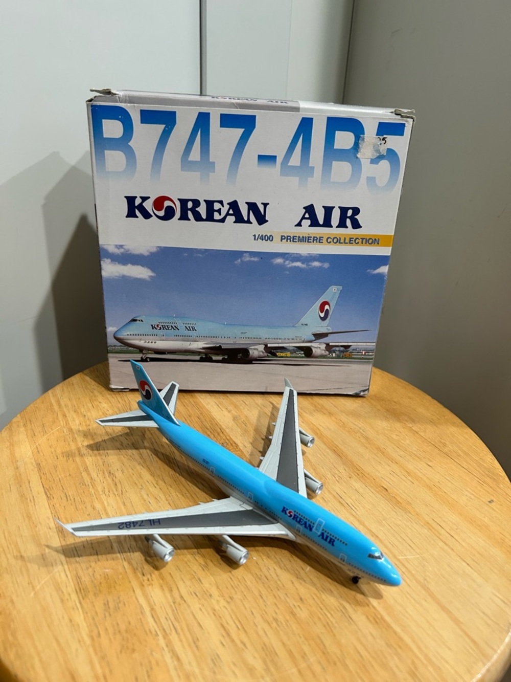 Korean Air B747-4B5 Diecast Model - Light Blue & Gray